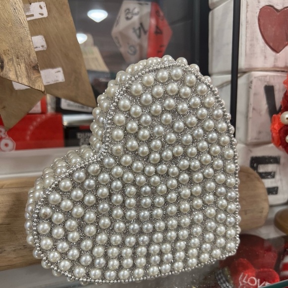 Elegant Pearl Heart Decor - Romantic Accent Piece - Picture 6 of 9